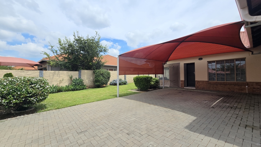 3 Bedroom Property for Sale in Waterkloof East North West